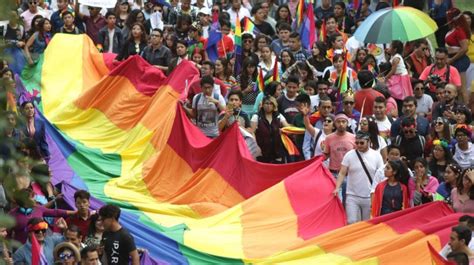 orgullo gay lgbt cerca de 20 mil personas asistieron a la marcha en la cdmx la verdad noticias