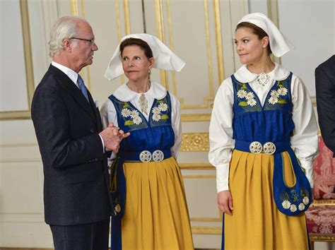 National day 'important' for new swedish citizens. Newmyroyals & Hollywood Fashion: National Day in Sweden