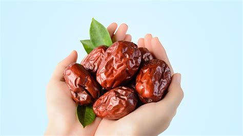 Koyakkan red dates untuk seimbangkan rasa manis dalam masakkan atau minuman. 8 Manfaat Buah Kurma Untuk Kesehatan dan Kecantikan ...