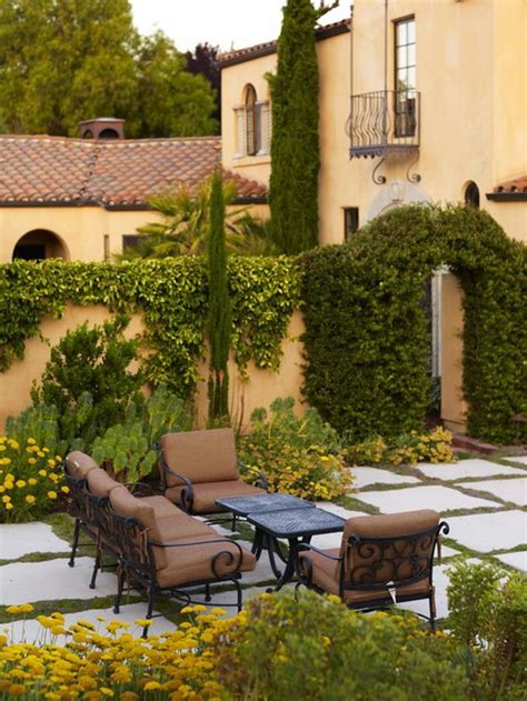 Tuscan style living rooms, tuscan décor, wall décor you name it. tuscan patios and gardens | ... Tuscany Garden Patio ...