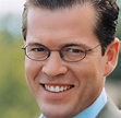 Guttenberg vereidigt: Was auf den neuen Wirtschaftsminister zukommt - WELT