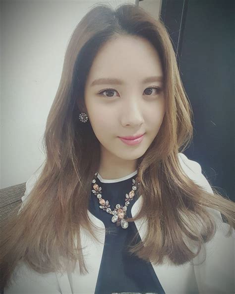 Snsd Seohyun Says Hello With Her Beautiful Selfie Wonderful Generation