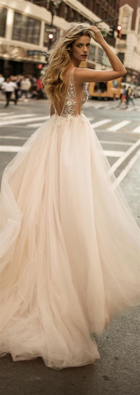 À la recherche de la robe et des accessoires pour le grand jour ? 1001+ modèles de robe de mariée couleur champagne