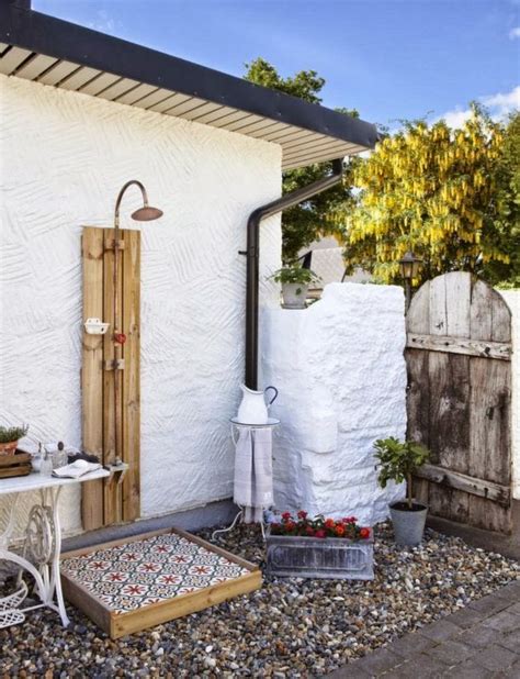 Refreshingly Beautiful Outdoor Showers I Bet You D Love To Step Into Apartment Therapy