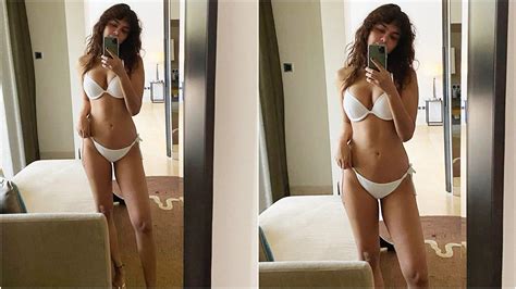 Bikini Clad Esha Gupta Looks Ravishing As She Poses For A Mirror Selfie