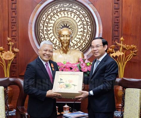 + 1464, lê thánh tông minh oan cho nguyễn trãi và cho sưu tầm lại thơ văn của ông. Bí thư Thành ủy TPHCM Nguyễn Văn Nên tiếp Đại sứ Indonesia ...