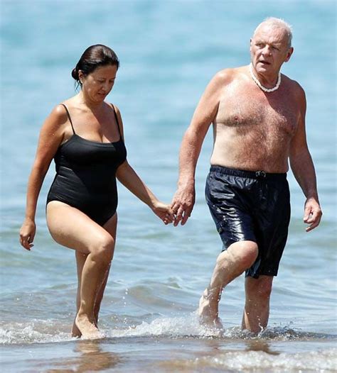 Romantic Beachside Stroll With Anthony Hopkins And Wife Stella In Hawaii