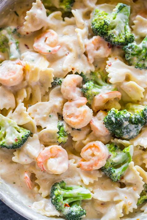 Skinny Garlic Shrimp And Broccoli Alfredo Gimme Delicious