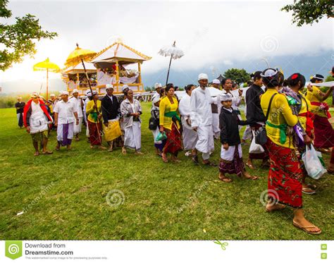 Balinese Hindu Procession Editorial Stock Photo Image Of Hindu 77587833