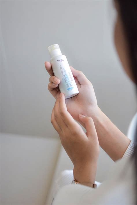 Kulit kepala kering adalah penyebab kepala gatal dan berketombe. Shampo Untuk Rambut Kering Dan Berketombe Terbaik 2019 ...