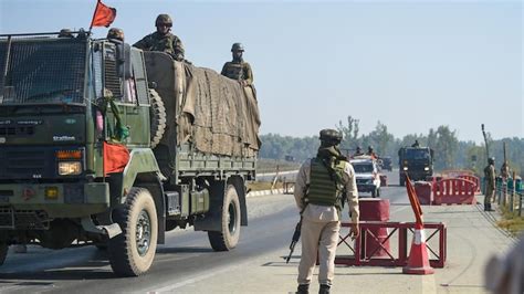 Militants Hurl Grenade At Police Party In Jandks Pulwama Seven Injured