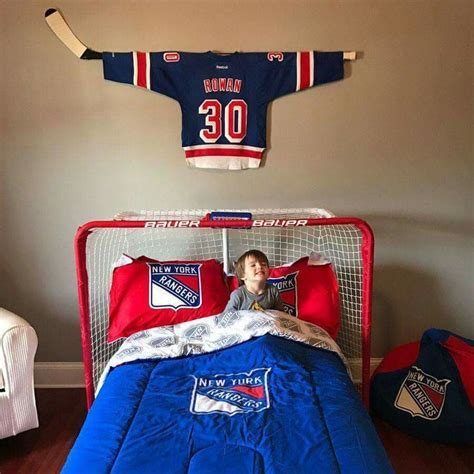 See more ideas about hockey bedroom, hockey, hockey room. df56508f98e1c5454b9d7ea0d4cc56b6.jpg 736×736 pixels ...