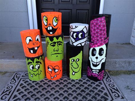 It can be the eye catchy thing outside of the house which can make other people who visit or even just passing by. Halloween decorations. Made out of fence post. By Ann Protz | Halloween wood crafts, Halloween ...