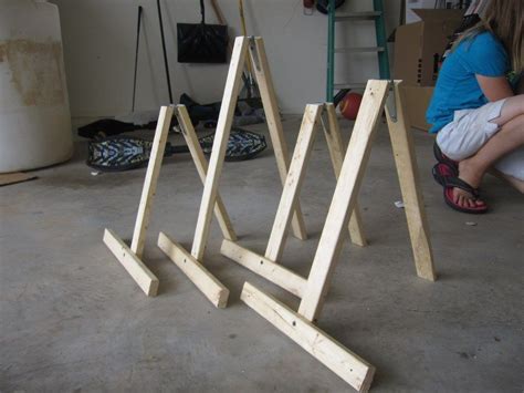 How To Make An Easel With Cardboard
