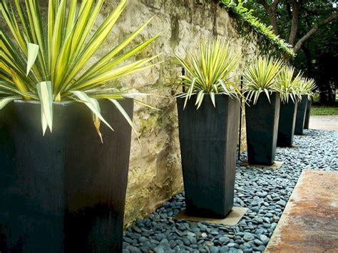 Astounding 30 Best Contemporary Outdoor Planters Design For Beauty Home