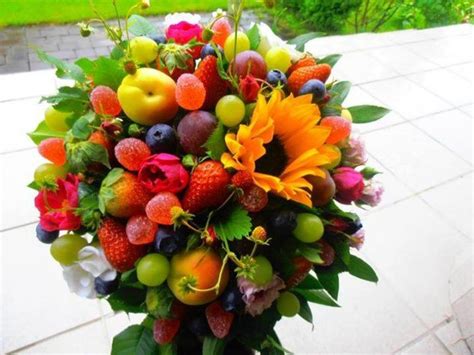 Bukiet z owoców i kwiatów | Kwiaciarnie, Bukiety, Rośliny
