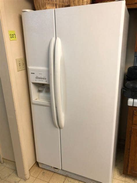 Lot 227 Kenmore Coldspot Refrigerator Freezer Side By Side