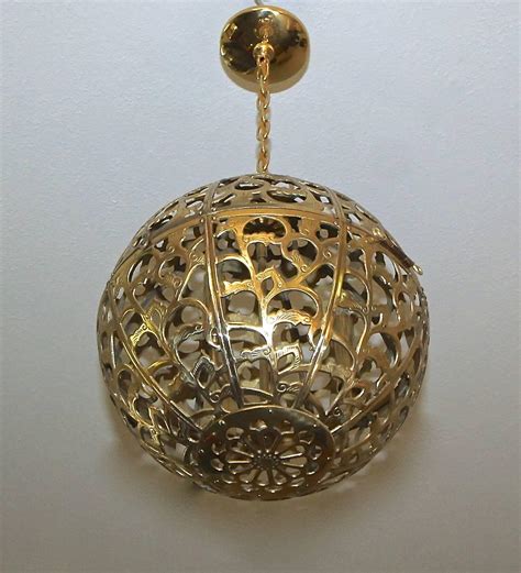 Hanging lamp in japanese style, covered with a delicate rib structure. Large Pierced Filigree Brass Japanese Asian Ceiling Pendant Light For Sale at 1stdibs
