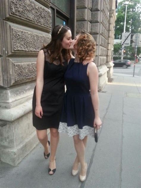 heartwarming photos lesbians kissing girl photos lgbt girlfriends that look prom summer