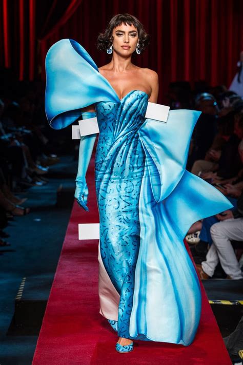 The Most Gorgeous Runway Dresses Of The Decade Fashion Fashion Show