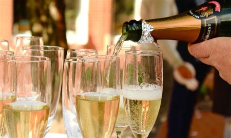 Research Reveals That Drinking Prosecco Does Get You Drunk Quicker