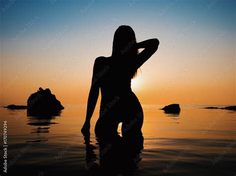 Sunset Sexy Woman Silhouette Vacation Sillhouette Of Traveling Girl