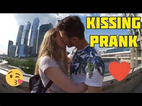 KISSING PRANK МОСКВА РАЗВОДЫ НА ПОЦЕЛУИ ПОЛУЧИЛ ЖЁСТКУЮ ПОЩЁЧИНУ YouTube