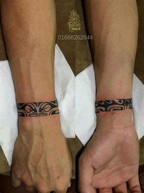 There is no famine of designs, tribal, celtic, barbed wire, flower, name, solid black designs can be worn a wristband tattoos. Vòng tay :3 #Maoritattoos | Tatuaje brazalete tribal ...