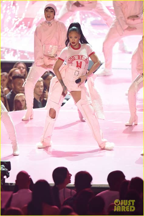 rihanna opens mtv vmas 2016 with performance of we found love and more video photo 3744000