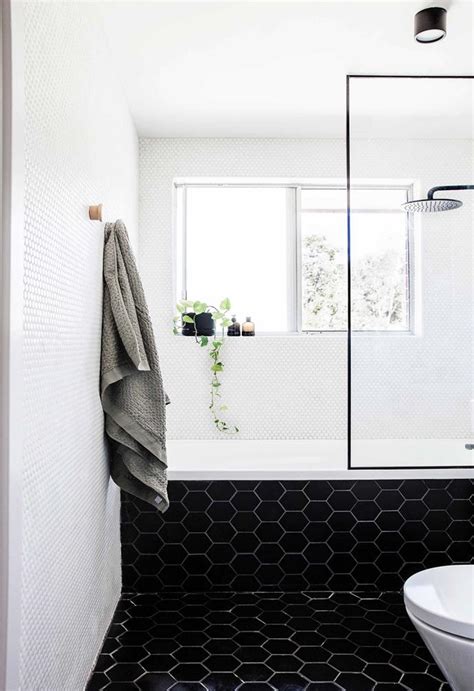 20 Timeless Black And White Bathroom Ideas To Steal Homes To Love