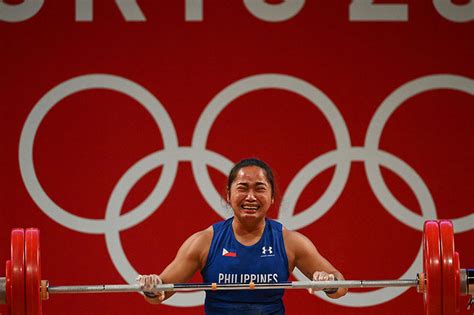 hidilyn diaz ends 100 year drought wins first ever gold medal for the philippines twistedsifter