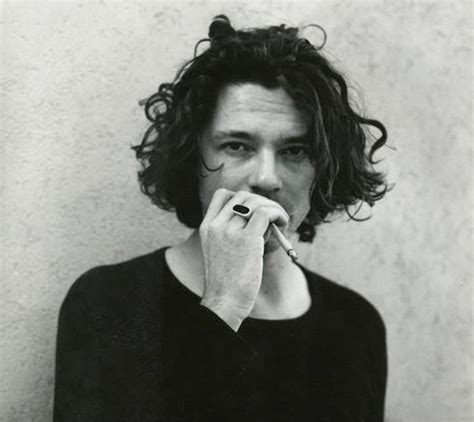 MICHAEL HUTCHENCE 24 ANOS SEM O VOCALISTA DO INXS