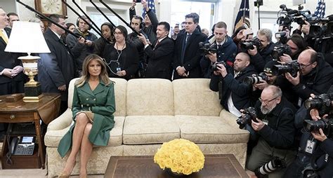 melania trump s birthday photo shows how sad and alone she is body language expert raw story