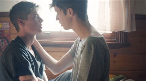 troye sivan nos trae una emotiva historia de amor gay en su nuevo videoclip wild oveja rosa
