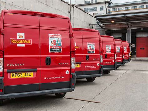 Welcome to the official royal mail twitter account. Royal Mail van livery gets a festive stamp | Aura