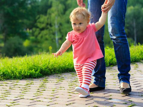 15 Tips Agar Anak Cepat Jalan Tanpa Harus Terapi