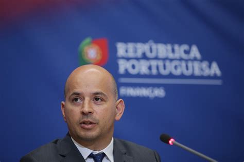 Visão Governo Três Novos Secretários De Estado Na Equipa Do Ministro Das Finanças João Leão