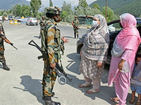 After LoC Now Indian Army Riflewomen Deployed In Kashmir For The First