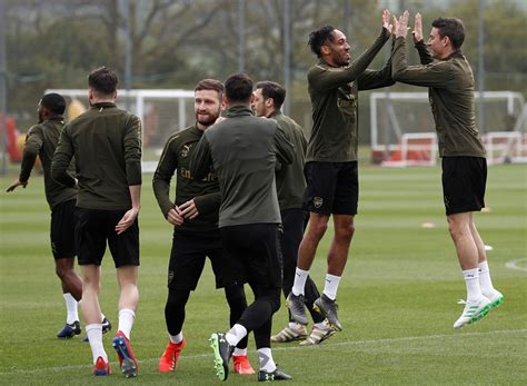 Уна́и э́мери эче́гойен — испанский футболист и тренер. Rob Holding trains as Unai Emery gets double Arsenal ...