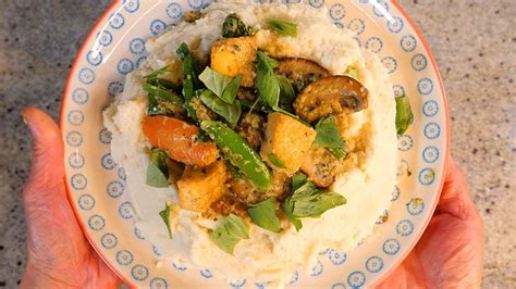 While there are restaurants in toronto that offer keto options on their menu's, like the simple kitchen with their keto boxes, salads, waffles, smoothies, unbun burgers, and even hot chocolate or mochas, you don't have to go out of your way to find keto friendly fast food in downtown toronto. Thai green curry on cauliflower mash | Keto vegan comfort ...