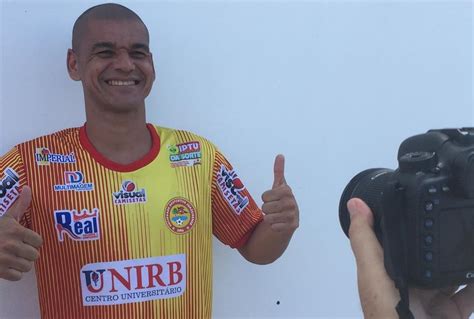 Kadro, baş antrenör ve gelecek maçlardaki oyuncuların listesini görebilirsiniz. Novas camisas do Juazeirense 2020 Visual Camisetas » MDF