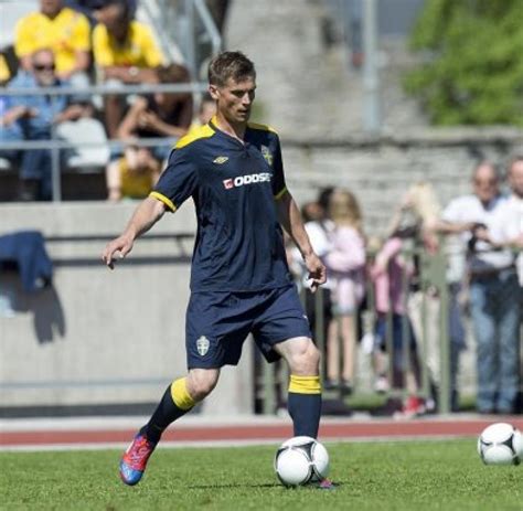 Die ukraine geht durch alexander zinchenko in führung, muss aber dann den ausgleich verkraften. Fußball-EM: Schweden mit Bremer Rosenberg gegen die ...
