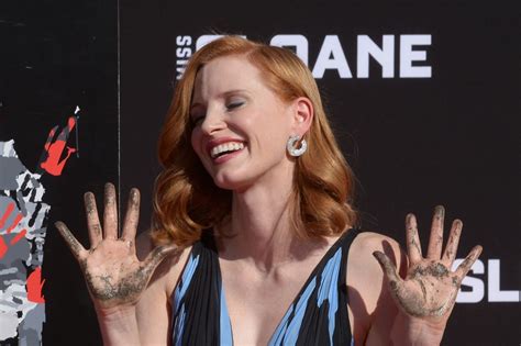 Jessica Chastain Gets Hands Dirty In Hollywood Handprint Ceremony
