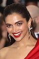 High Quality Bollywood Celebrity Pictures: Deepika Padukone Sexy Skin ...