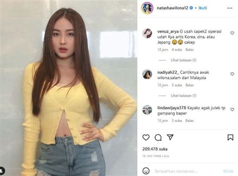 Kancing Baju Sengaja Dibuka Demi Gaya Seksi Natasha Wilona Dipuji