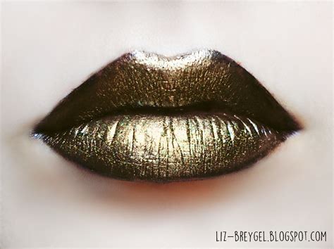 5 Minute Tutorial Black And Gold Gothic Lips