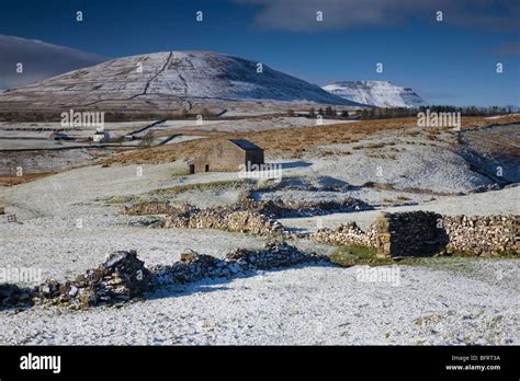 Snow Scene Yorkshire Dales Hi Res Stock Photography And Images Alamy