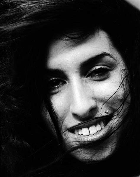 Amy winehouse audition on island records 2002 Amy Winehouse looks young and fresh-faced in never-before ...