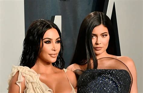 Kim Kardashian Lo Vuelve A Hacer Y Publica Fotos De Antaño Con Sus Hermanas