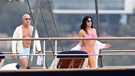 Jeff Bezos Girlfriend Lauren Sanchez Have A Pec Off On Their Ne